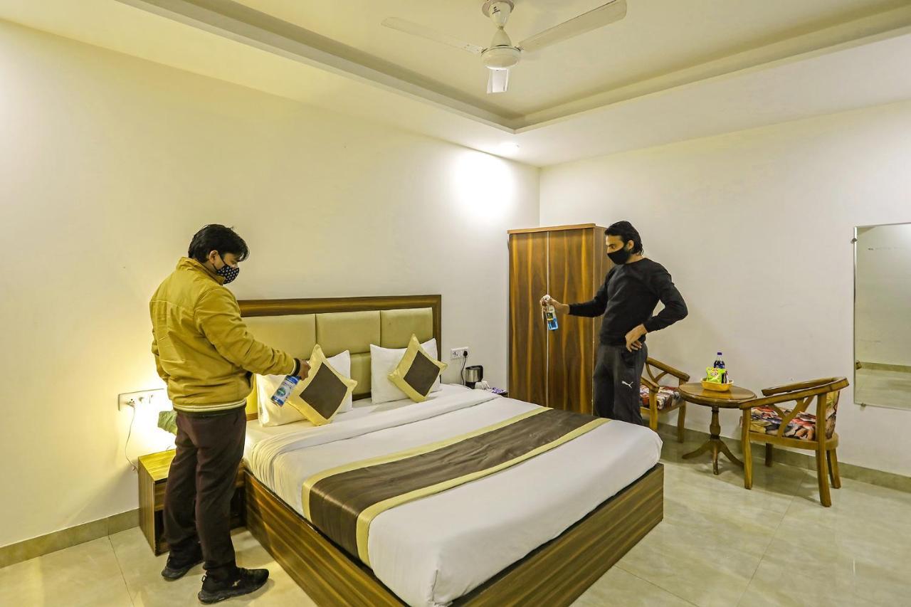 Fabhotel White House Bnb - Nr Yashobhoomi Convention Centre Dillí Exteriér fotografie